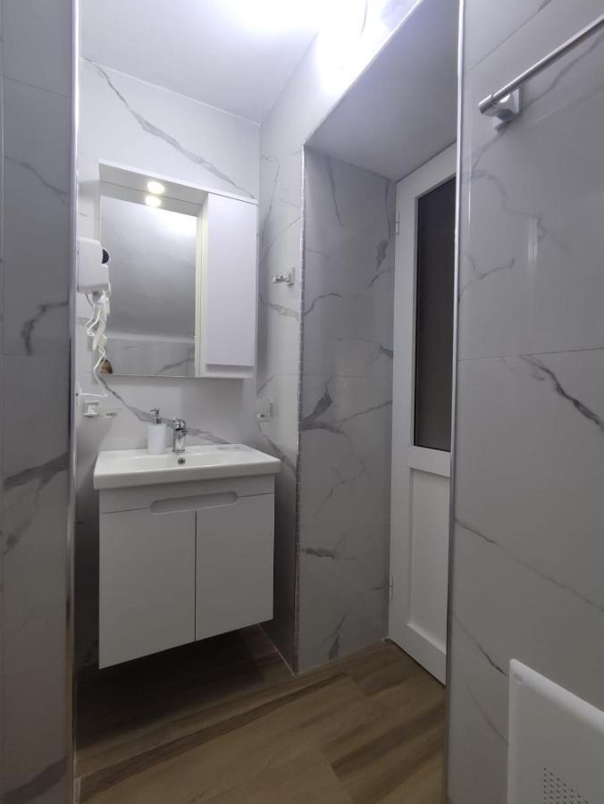 Eni Entire Guesthouse Parking On Site بيرات المظهر الخارجي الصورة